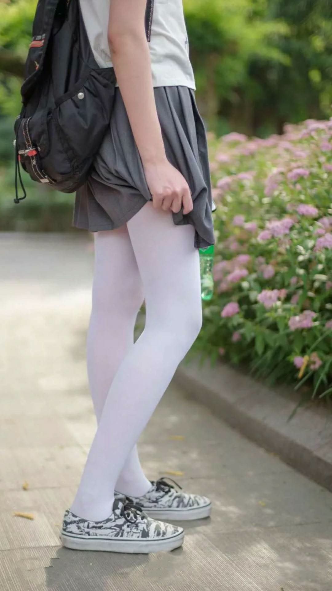 摩洛哥骑手吉塔·日特科维奇荣获2024年最佳障碍赛骑手奖，表彰其卓越表现。