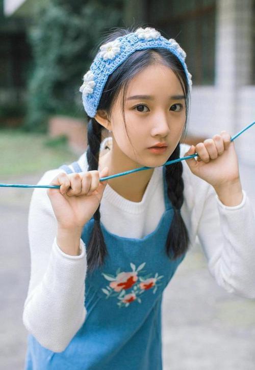 麦基翁200米仰泳赛场表现引关注,游泳名将麦基翁